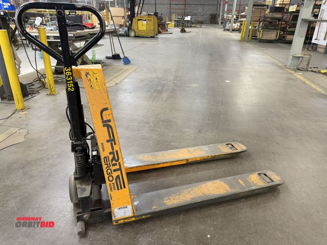 Lot 1-17341 - (1) Lift Rite Ergo-Nomic 3000, 12V electric pallet jack, with a Noco Genius 10 onboard battery charg...