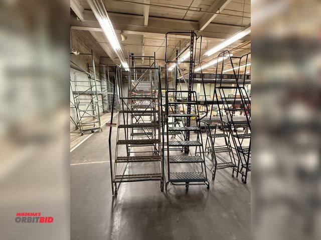 Lot 1-7488 - Lot Of (4) Various Size Shop Ladders