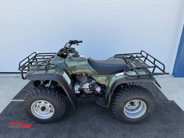 Lot 1-6511 - (1) 1992 Honda FourTrax 300 4WD 4-wheeler, VIN 478TE150XNAA09274, electric start, front and rear lug...