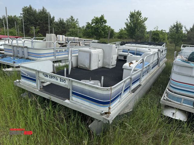 Lot 1-6565 - (1) Monarch pontoon boat, approx. 24', Mercury Tracker 25 outboard motor, weather damage, Hull ID #S...