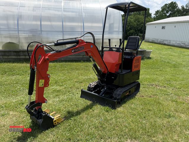 Lot 1-8126 - (1) Katrax, model KT-EX20, mini gas powered excavator, 6 hours showing, 15" wide, 3-tooth bucket, 37...