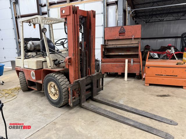 Lot 1-1558 - (1) Nissan, model UF03A33V, 6500 lb. capacity propane powered forklift, S/N UF03-001171, 187" max. l...