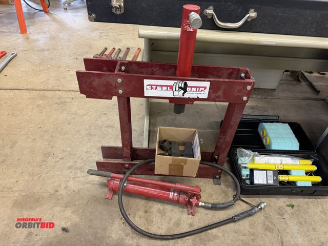 Lot 1-6314 - (1) Steel Grip shop press with manual hydraulic pump, S/N 041795, approx. 27" wide x 34" to top of c...