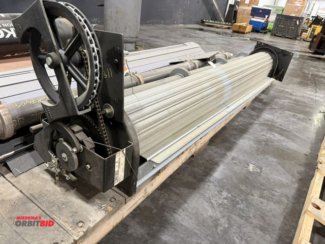 Lot 1-5643 - (1) roll up style curtain door, approx. 100" length, manual, gear drive, does not include track, doo...