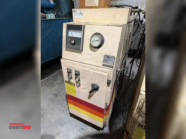 Lot 1-13387 - Sterlco F6016-BX hot oil unit 12-KW, 200° F max temperature, portable, analog controls, 250V, S/N 49...