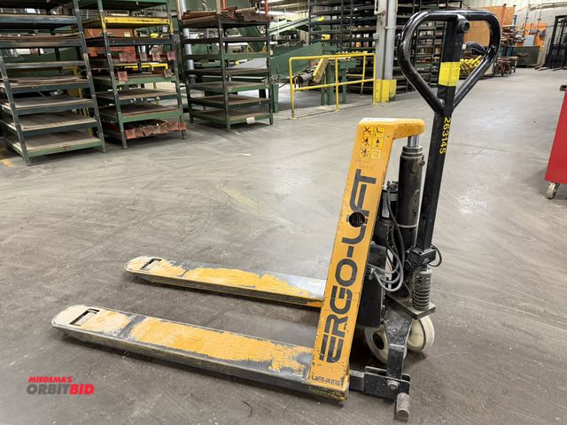 Lot 1-16897 - (1) Lift-Rite, model Ergo-Lift RG30E, 3000 lb. capacity, 12V, internal chargers, 48" x 7" wide forks...