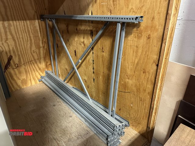 Orbitbid.com - Lot 1-269 - Set of slotted steel racking, includes (2 ...
