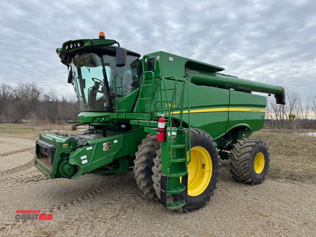 Lot 1-10267 - 2014 John Deere S 660 Combine