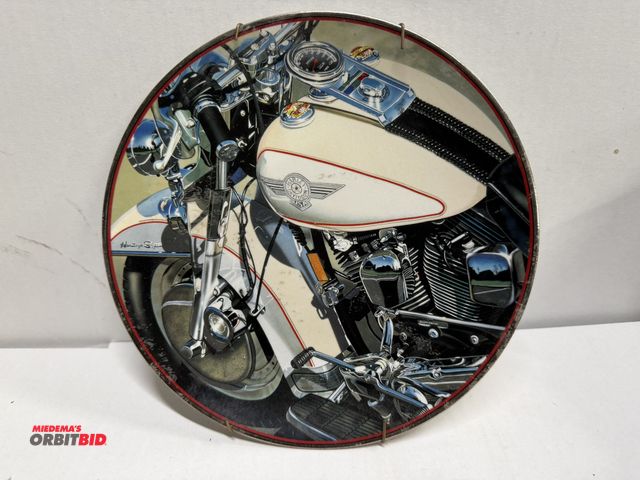 Lot 1-8318 - (1) Franklin Mint Heirloom recommendation collector's limited edition fine porcelain plate, "94 Spec...
