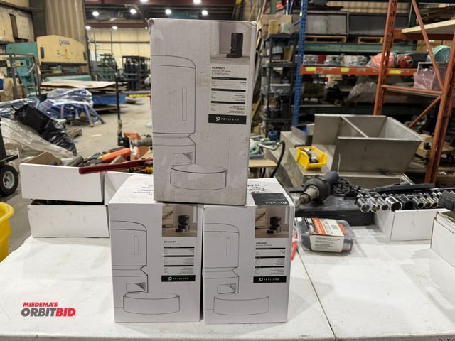 Lot 1-18563 - Lot including (2) model PLAF005, automatic pet feeders, and (1) model PLAF006, automatic pet feeder.