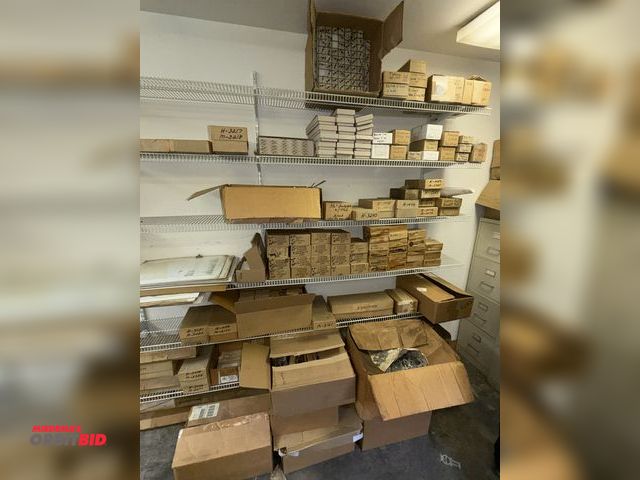 Lot 1-18922 - Contents of shelf, includes assorted Howard Miller clock hands.