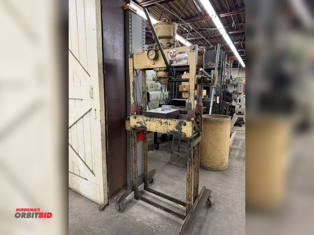 Lot 1-1661 - 0 (1) KR Wilson, model #37R, 25-ton capacity H-frame press, S/N 1413, 24" in between uprights.