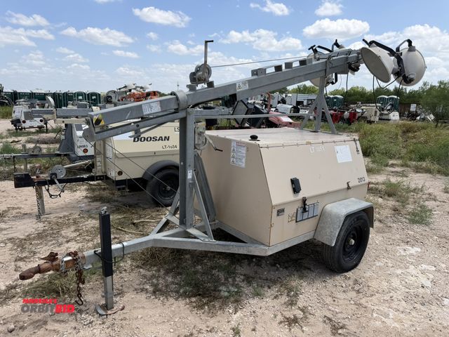 Lot 1-9500 - (1) 2013 Warren Power Systems light tower, model WCW204MH, 4-cylinder diesel engine, 4 light extenda...