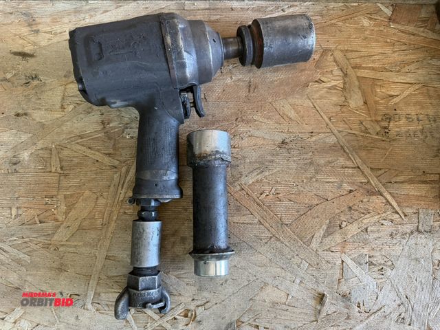Lot 1-1344 - (1) make and model unknown 3/4" drive pneumatic impact tool with twist lock attachment.