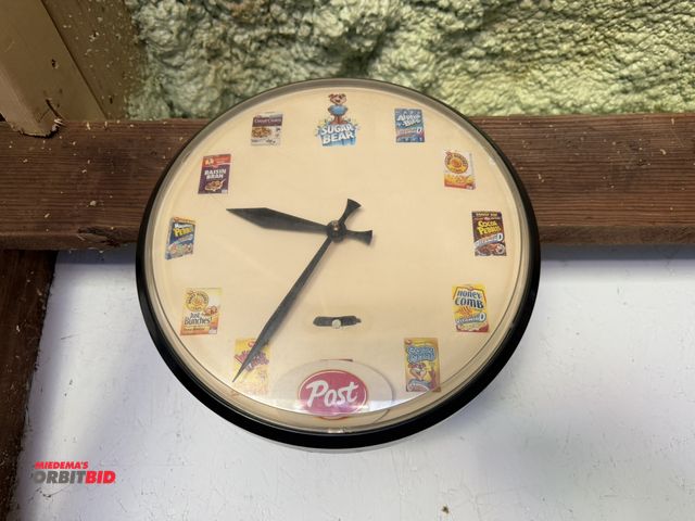 Lot 1-8188 - (1) 13" diameter, battery operated, collectible Post Cereal clock.