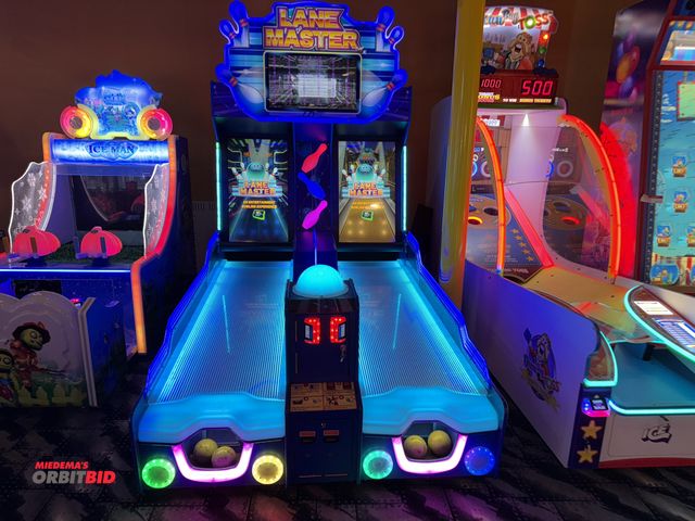 Lot 1-11252 - (1) Guangdong, model C-489, 2-person Lane Master arcade style bowling, electronic payment, ticket di...