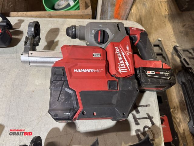 Lot 1-4173 - (1) Milwaukee 1" SDS Plus rotary hammer drill, M18, cordless, includes red lithium XC battery, Milwa...