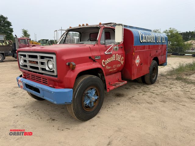 Lot 1-18362 - 1978 GMC 6500 (1) fuel oil truck, 5-speed transmission with high low PTO, 27,500 lb. GVWR, V8 gas en...