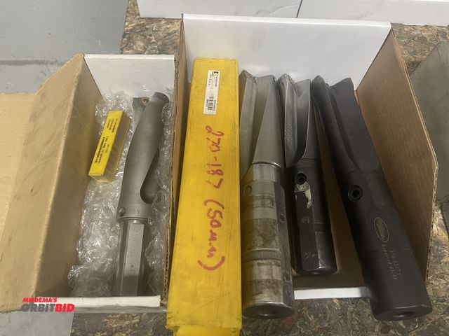 Lot 1-19300 - Lot of indexable drills, includes a Kennametal A32DCLNR4, Kennametal DFT1875R2SSF150, and more.