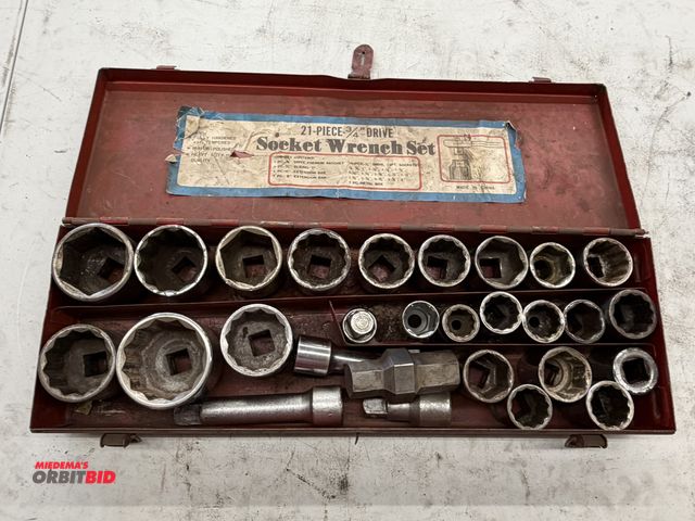 Lot 1-6134 - Lot of assorted 6 pt. and 12 pt. sockets with steel case, includes (1) 2", and (1) 3" extension, and...