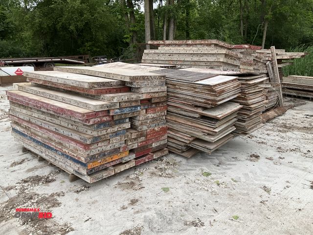 Lot 1-17865 - (5) skids Assorted steel framed poured wall forms.  Sizes include 6‘ x 2‘, 6‘ x 12“, 6‘ x 8“, assort...