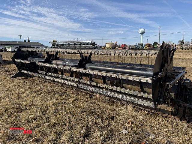 Lot 1-11803 - (1) Allis-Chalmers, 20' grain head with steel tines, for parts or repair only, S/N NE-03115N.