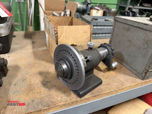 Lot 1-18592 - (1) 5C collet indexer/dividing head, includes assorted MHCR8 collets.