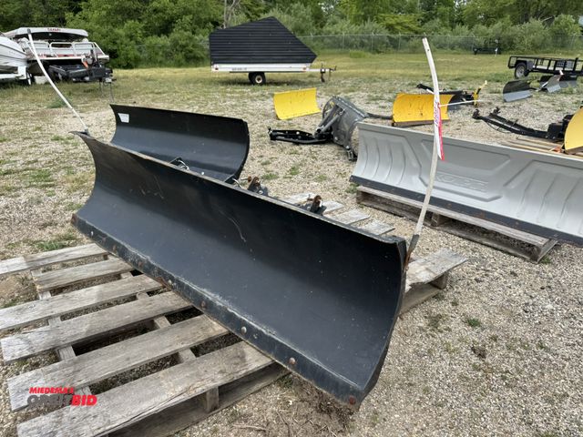 Lot 1-6681 - (1) Warn Pro Vantage plow, 72".