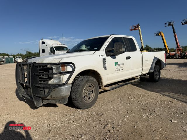 Lot 1-9607 - 2022 Ford F250 SD XL Pickup Truck Extended Cab Pickup Truck