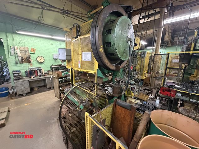 Lot 1-18609 - (1) VO, model 5W, 45-ton capacity press with 3" stroke, variable speed stroke per minute, 7.5" shut ...