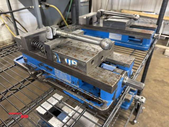 Lot 1-2371 - (1) Kurt 6" machinists vise, model D675, S/N 167392.