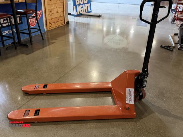 Lot 1-11198 - (1) Haulmaster 5000 lb. capacaity hydraulic pallet jack, in working condition