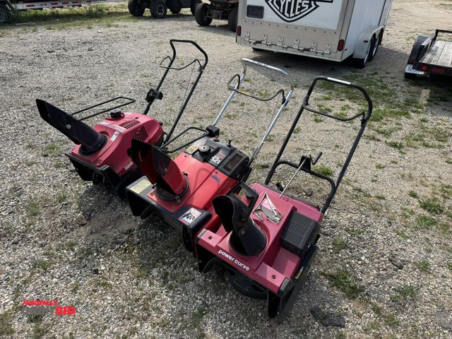 Lot 1-6523 - Lot of 3 assorted snow blowers, includes (1) Toro GTS, engine pulls through and has compression, (1)...