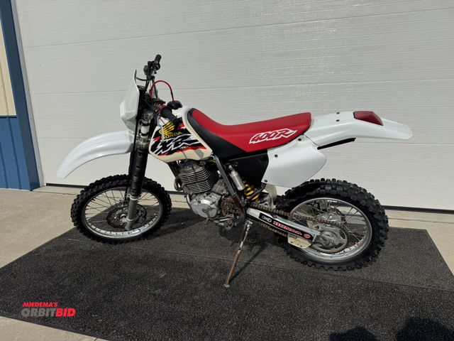 Lot 1-6488 - Honda XR4000R (1) dirt bike, chain drive, air cooled, 4-stroke, missing some bolts from seat and tan...