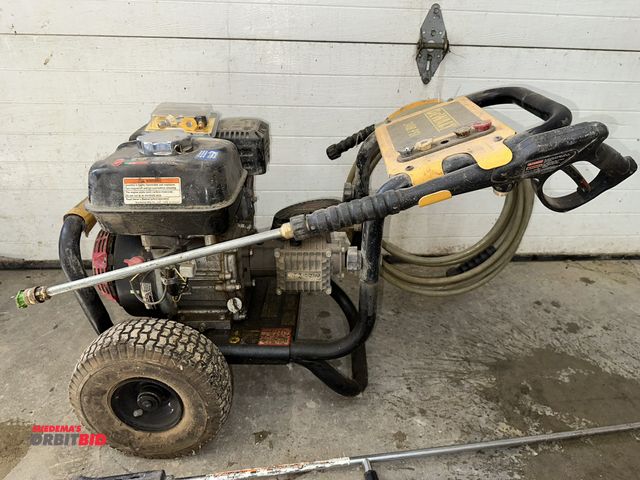 Lot 1-14106 - (1) DeWalt 3400 PSI/2.5 GPM gas powered, portable pressure washer with Honda, model GX160, 5.5 HP ga...