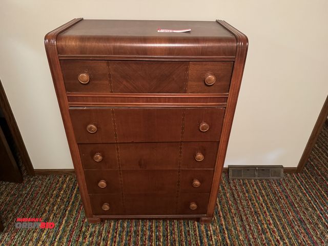 Lot 1-3122 - (1) Wooden dresser