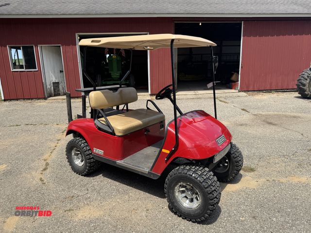 Lot 1-3209 - (1) EZ-Go gas Golf Cart, Kawasaki gas, 22 x 11.00-10 tires, runs and moves