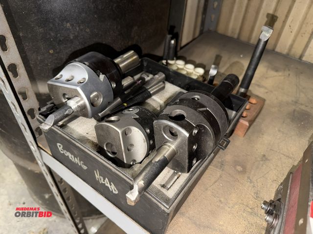 Lot 1-15118 - Lot of (3) assorted boring heads, and assorted boring bars.