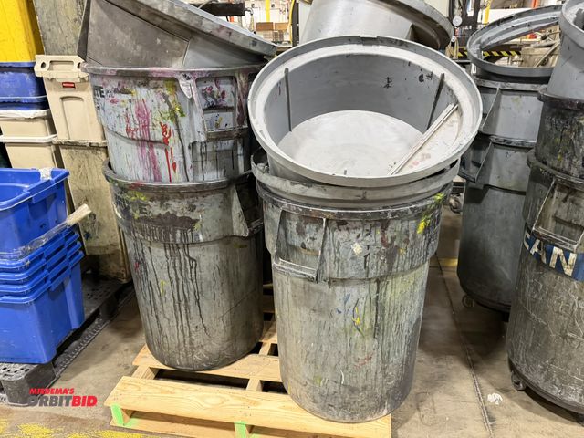 Lot 1-5363 - Lot of approx. (6) various Rubbermaid Brute trash cans with (5) tops.