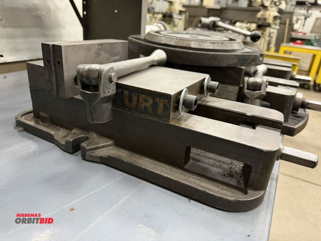 Lot 1-15142 - (1) Kurt Manufacturing Company 6" machinist's vise, model D675.