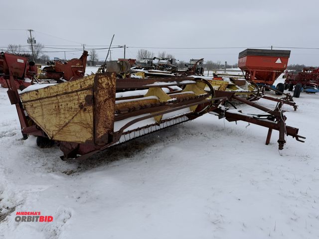 Lot 1-11463 - (1) New Holland 479 haybine, S/N 289576, 540 PTO shaft, 9' cut, rubber roller conditioners, working ...