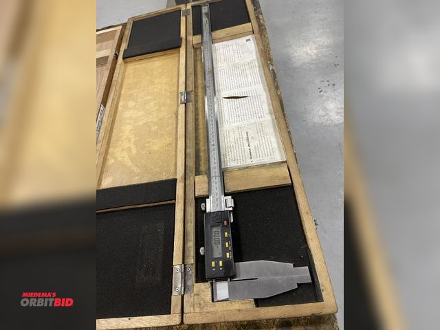 Lot 1-19422 - (1) 24" Digimatic caliper, 0-24".
