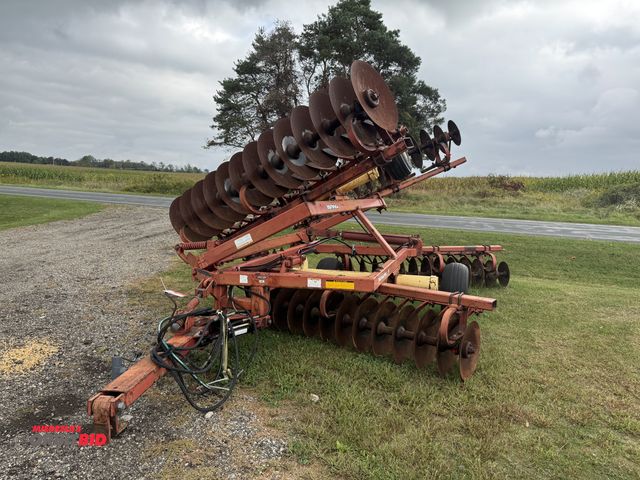 Lot 1-19961 - (1) Krause 1588, 16' disc, hydraulic wing fold, S/N 1045, 11L-15 tires.