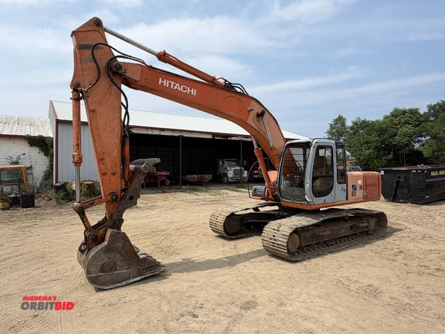 Lot 1-18381 - (1) 2000 Hitachi EX200LC-5, hydraulic crawler excavator, 8084 hours showing, foot pedal/joystick con...