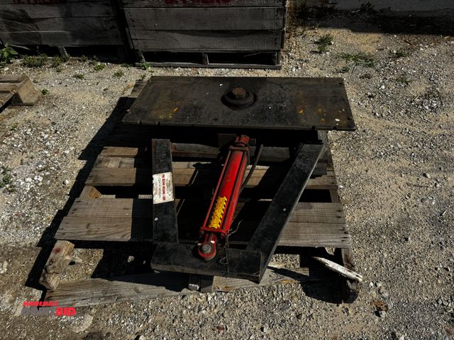 Lot 1-6951 - (1) Phil Brown Welding Corporation turntable with hydraulic cylinder, working condition unknown.