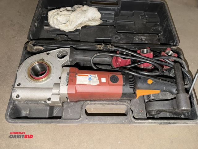 Lot 1-13184 - (1) Central Machinery 120V portable electric pipe threader, and assorted pipe dies, includes case.