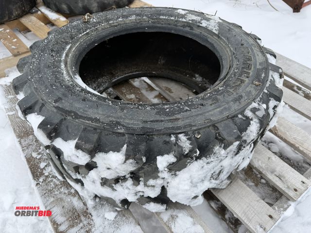 Lot 1-11698 - (1) Carlisle 10-16.5 skid steer tire, appears to be used.