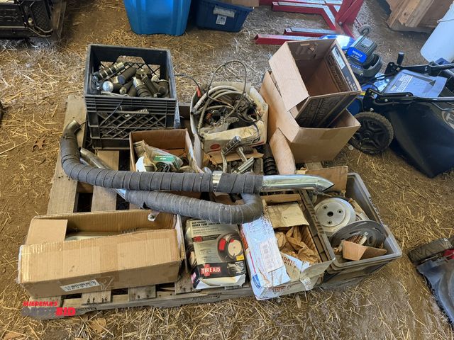 Lot 1-8542 - Large lot of assorted Harley Davidson parts, includes pegs, exhaust and exhaust parts, gears, shocks...