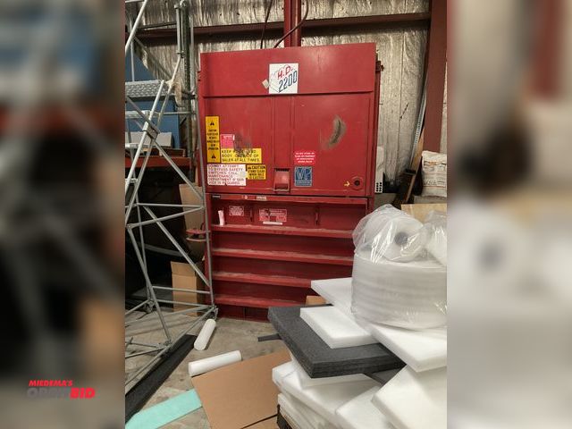 Lot 1-19002 - (1) Piqua Waste Equipment HD2200 vertical cardboard baler, 32" x 60" x 44" finish bale size, 60" x 2...