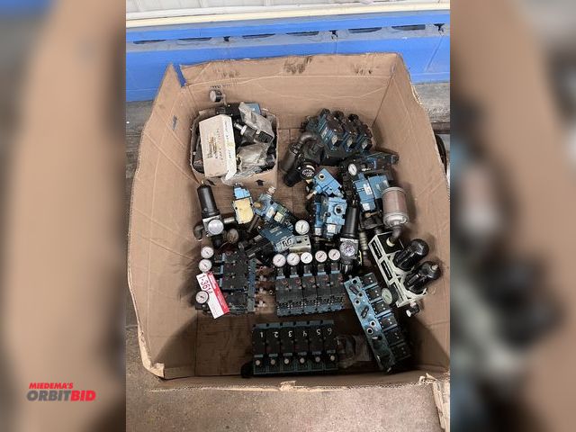 Lot 1-3614 - MAC Valve Banks + Other Pneumatic Components